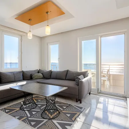 Heart Of The With Unique Views Of The Sea. Apartment